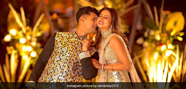 Ravi Dubey, Sargun Mehta Celebrate 8 Years Of Marriage With This Delectable Cake