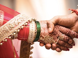 बिहार: शादीशुदा प्रेमिका से मिलने पहुंचा प्रेमी, पिता ने पहले की जमकर पिटाई और फिर करा दी शादी बिहार: शादीशुदा प्रेमिका से मिलने पहुंचा प्रेमी, पिता ने पहले की जमकर पिटाई और फिर करा दी शादी