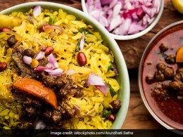 Kanpur Commissioner Tried Cooking Poha But Twitter Is Not Convinced&nbsp;