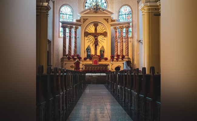 Christmas 2021: रोशनी से जगमगाते दिल्ली के इन चर्च में मनाएं क्रिसमस का जश्न