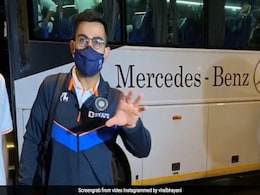 Watch: Virat Kohli Urges Photographers Not To Take Picture Of Daughter During Departure For South Africa Tour Watch: Virat Kohli Urges Photographers Not To Take Picture Of Daughter During Departure For South Africa Tour