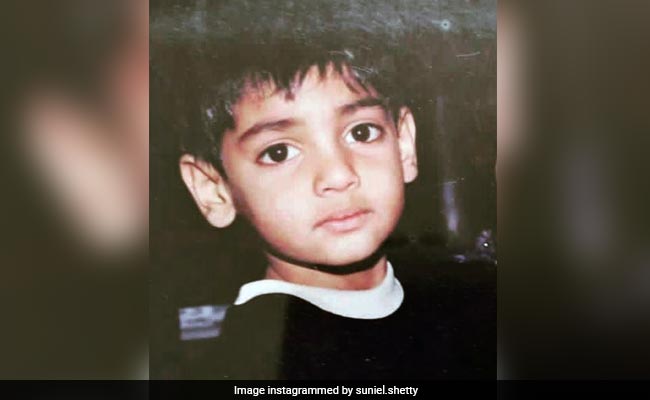 क्या आप पहचान पाएंगे इस मासूम से बच्चे को, आज बड़े-बड़े सितारे हैं इनके लुक के आगे फेल