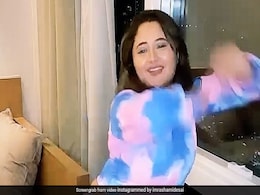 रश्मि देसाई ने कमरे में झूमझूम कर किया डांस फिर बोलीं- कमेंट बॉक्स में ये लिख दो... रश्मि देसाई ने कमरे में झूमझूम कर किया डांस फिर बोलीं- कमेंट बॉक्स में ये लिख दो...