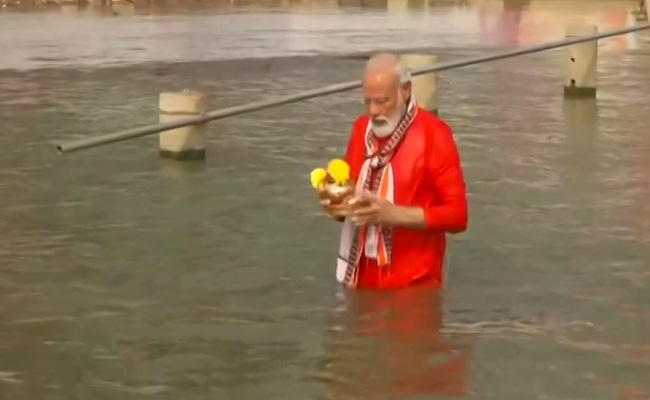 काशी विश्वनाथ कॉरिडोर के लोकार्पण से पहले PM ने गंगा नदी में लगाई डुबकी, की पूजा-अर्चना, 10 बड़ी बातें