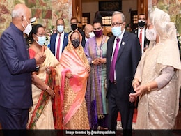 Vijay Diwas: राष्ट्रपति कोविंद ने बांग्लादेशी प्रेसिडेंट, PM हसीना को गिफ्ट की राष्ट्रपति भवन की बेकरी में बनी मिठाई व नमकीन Vijay Diwas: राष्ट्रपति कोविंद ने बांग्लादेशी प्रेसिडेंट, PM हसीना को गिफ्ट की राष्ट्रपति भवन की बेकरी में बनी मिठाई व नमकीन