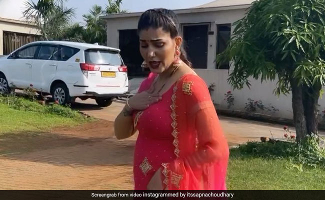 Sapna Choudhary Video: सपना चौधरी घर के आंगन में पंजाबी सॉन्ग पर डांस करती आईं नजर, वीडियो की धूम