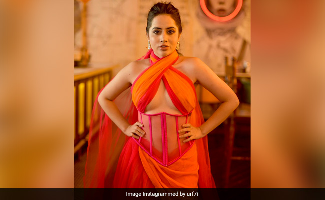 ये हैं Urfi Javed के 5 स्टनिंग साड़ी लुक, आप भी कुछ इस तरह कर सकती हैं कैरी
