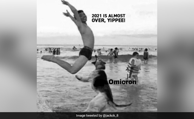 2022 आने पर ख़ुश नहीं हैं लोग, कह रहे है- #ThirdWave आएगा, हमें रुलाएगा