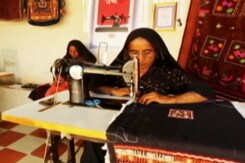 मिलिए हसुबेन से, एक कारीगर और बेहद अनोखी रबारी कढ़ाई की विशेषज्ञ मिलिए हसुबेन से, एक कारीगर और बेहद अनोखी रबारी कढ़ाई की विशेषज्ञ