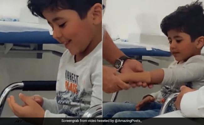 कृत्रिम हाथ लगने पर खुशी से चहक उठा बच्चा, वीडियो देख इमोशनल हुई जनता