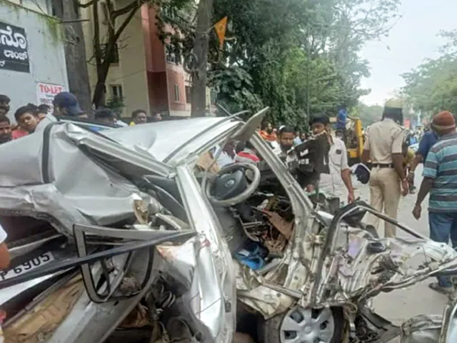 Speeding Mercedes Wrecks 7 Vehicles In Bengaluru, Killed 1 Trying To Flee