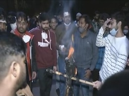 NEET-PG काउंसलिंग: प्रदर्शन जारी रखेंगे रेजिडेंट डॉक्टर, स्वास्थ्य मंत्री से मुलाकात में नहीं बनी बात NEET-PG काउंसलिंग: प्रदर्शन जारी रखेंगे रेजिडेंट डॉक्टर, स्वास्थ्य मंत्री से मुलाकात में नहीं बनी बात