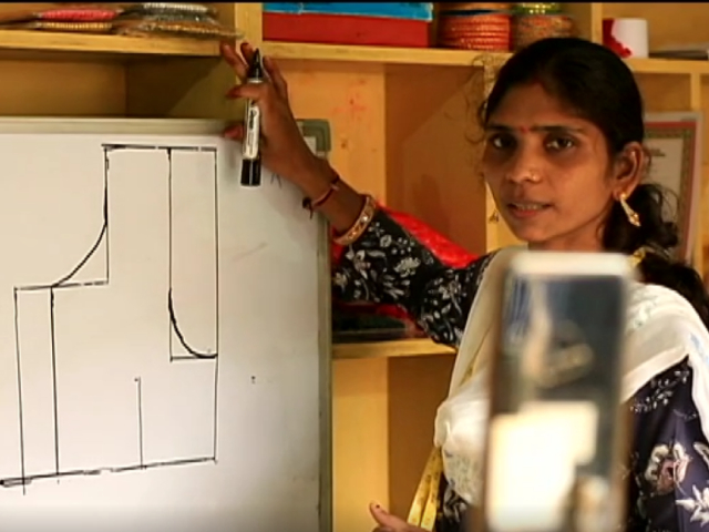 डिजिटल दुनिया और उषा सिलाई स्कूलों की महिलाएं...