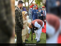 Rajnath Singh Touches Feet Of 1971 War Veteran's Wife At Delhi Event Rajnath Singh Touches Feet Of 1971 War Veteran's Wife At Delhi Event