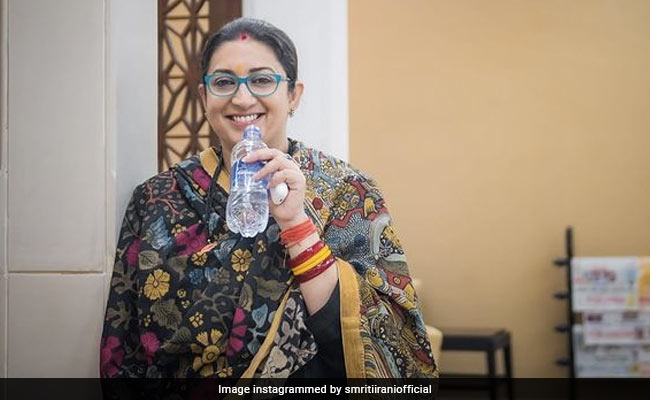 Smriti Irani's 'One Single Slap' From Mom <i>Gyaan</i> Prompts Bata <i>Chappal</i> Comments