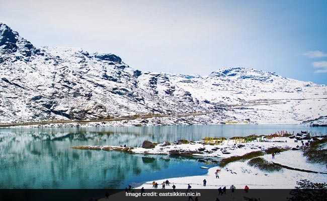 Hundreds Of Tourists Stuck Near Changu Lake In Sikkim Amid Heavy Snowfall