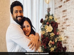 विक्की कौशल ने कैटरीना कैफ संग फोटो शेयर कर लिखा ‘Meri Christmas’, फैन्स बोले- हां भाई तेरी ही है विक्की कौशल ने कैटरीना कैफ संग फोटो शेयर कर लिखा ‘Meri Christmas’, फैन्स बोले- हां भाई तेरी ही है