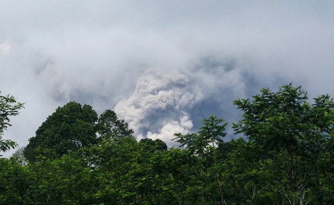 Indonesian Volcano, That Killed 48, Erupts Again