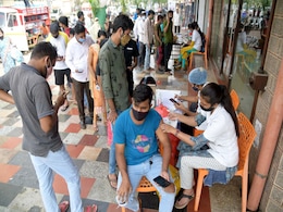 15 से 18 साल की आयु वर्ग के लिए वैक्सीन की जरूरत बताएं और अलग वैक्सीनेशन सेंटर्स बनाएं राज्य: केंद्र 15 से 18 साल की आयु वर्ग के लिए वैक्सीन की जरूरत बताएं और अलग वैक्सीनेशन सेंटर्स बनाएं राज्य: केंद्र