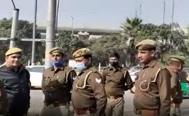 Mercedes With Rs 2.5 Lakh "Unaccounted Cash" Seized In Greater Noida: Police
