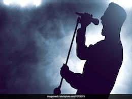 दोस्त की बर्थडे पार्टी में मजे से गाना गा रहा था शख्स, अस्पताल जाने पर मालूम हुआ फट गए फेफड़े दोस्त की बर्थडे पार्टी में मजे से गाना गा रहा था शख्स, अस्पताल जाने पर मालूम हुआ फट गए फेफड़े