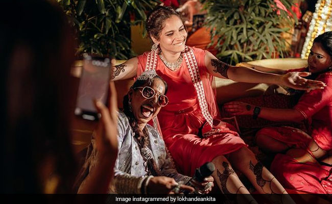 More Candid Pics From Ankita Lokhande's <i>Mehendi</i> Ceremony