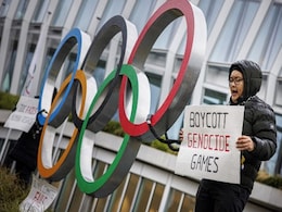 Tibetan Students Chain Selves To Olympic Rings To Protest Beijing Games Tibetan Students Chain Selves To Olympic Rings To Protest Beijing Games