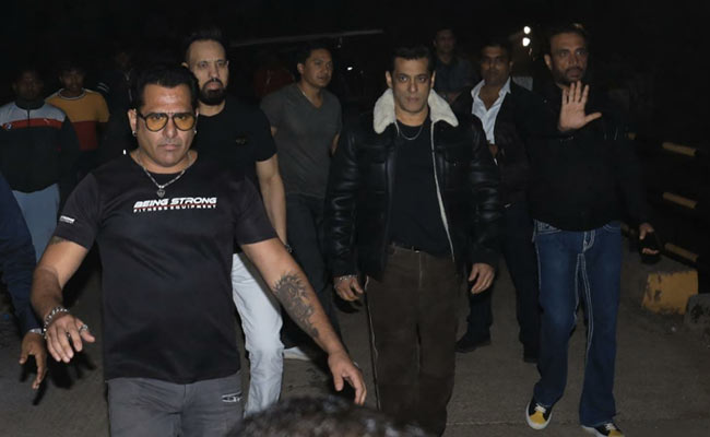 Salman Khan, Bitten By Non-Venomous Snake, Is Stable. Meets Paparazzi For Birthday Celebrations. See Pics