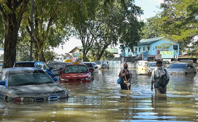 Malaysia Flood Deaths Rise To 46, Work Crews Continue Mᴀssive Clean-Up