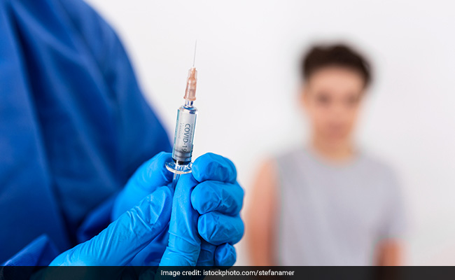 कोरोना वैक्सीन की 9वीं डोज लेते पकड़ा गया शख्स, खबर सुन चकराया लोगों का दिमाग