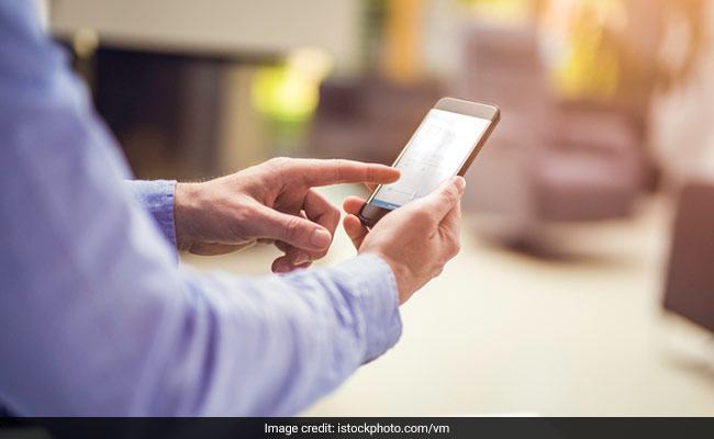 गर्लफ्रेंड का मोबाइल लॉक खोल खाते से उड़ाए 18 लाख रुपये, कोर्ट ने सुनाई 3.5 साल की सजा