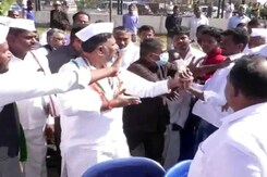 Video: Congress's DK Shivakumar Refers To Rajiv Gandhi In Selfie Snub Video: Congress's DK Shivakumar Refers To Rajiv Gandhi In Selfie Snub