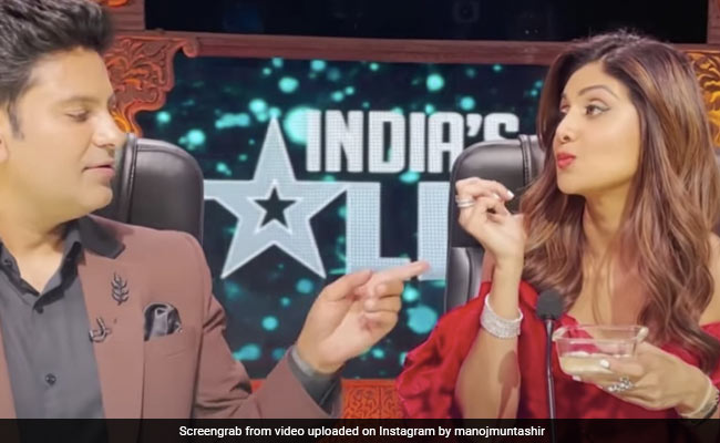 शिल्पा शेट्टी को बादाम खाना देख मनोज मुंतशिर बोले- बुद्धी इसे खाने से नहीं बल्कि धोखे खाने से आती है