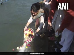 हरिद्वार : गंगा में विसर्जित की गईं सीडीएस जनरल बिपिन रावत और उनकी पत्नी की अस्थियां हरिद्वार : गंगा में विसर्जित की गईं सीडीएस जनरल बिपिन रावत और उनकी पत्नी की अस्थियां