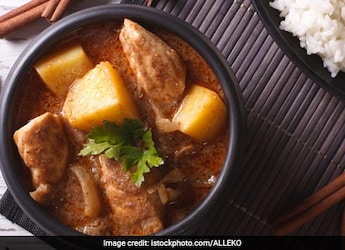 Aloo Chicken Curry: A Spicy And Delicious Curry To Pair With Rice Aloo Chicken Curry: A Spicy And Delicious Curry To Pair With Rice