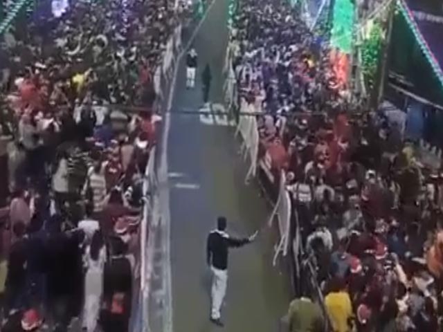 Watch: Terrifying Video Of Kolkata's Christmas Frenzy Amid Covid Alarm