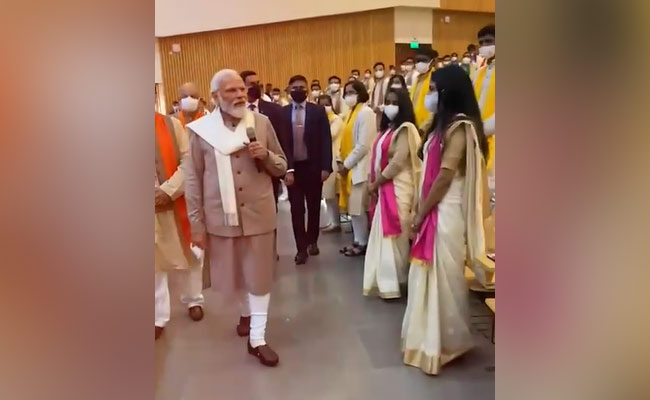 IIT कानपुर में छात्रों के साथ बातचीत के लिए रुक गए पीएम मोदी