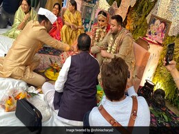 तेजस्वी यादव और राजश्री ने निभाई शादी की रस्में, देखें PHOTOS तेजस्वी यादव और राजश्री ने निभाई शादी की रस्में, देखें PHOTOS