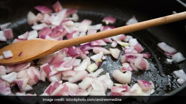 Onions are abundant in bioflavonoids which can reduce the number of cells that react to an allergen