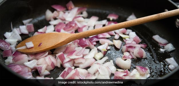 Onions are abundant in bioflavonoids which can reduce the number of cells that react to an allergen