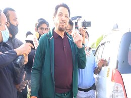 Katrina Kaif-Vicky Kaushal <i>Sangeet</i>: What Gurdas Maan Sang For Them At Jaipur Airport Katrina Kaif-Vicky Kaushal <i>Sangeet</i>: What Gurdas Maan Sang For Them At Jaipur Airport