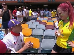 Watch: England Supporter Proposes To Australian Fan During 1st Ashes Test At Gabba Watch: England Supporter Proposes To Australian Fan During 1st Ashes Test At Gabba