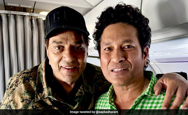 When Dharmendra Was On The Same Flight With "Pyaara Beta" Sachin Tendulkar