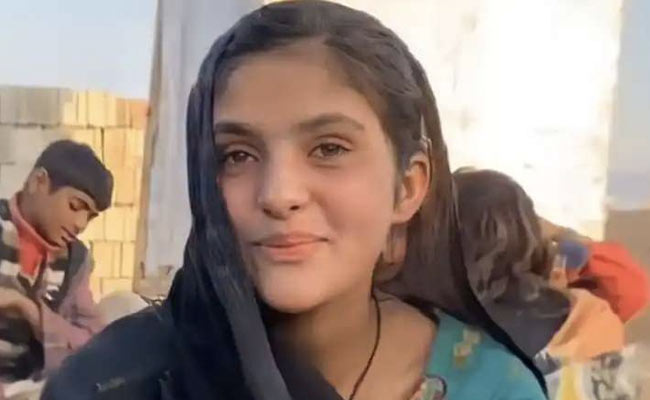 पाकिस्तानी लड़की की मुस्कान पर फिदा हुए लोग, सोशल मीडिया पर वायरल हुआ वीडियो