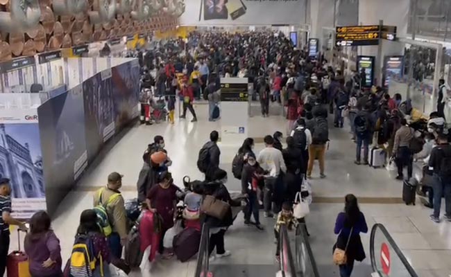 "Check-In Counters At Certain Airports Unmanned...": Centre Raps Airlines