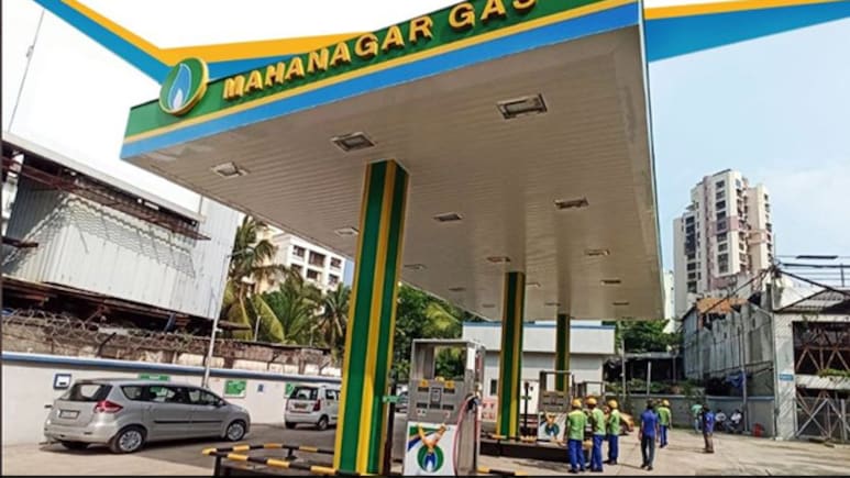 Mumbai Sees Heavy CNG Pump Traffic Amid Gas Supply Disruption