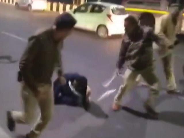 Lucknow Protest Over Jobs Irregularities Faces Crackdown With <i>Lathis</i>