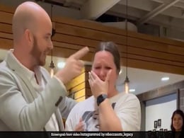 कस्मटर ने वेट्रेस को दी लाखों की टिप, रेस्टोरेंट मैनेजर ने नौकरी से निकाला कस्मटर ने वेट्रेस को दी लाखों की टिप, रेस्टोरेंट मैनेजर ने नौकरी से निकाला