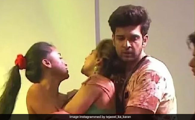 Bigg Boss 15: देवोलीना ने शमिता शेट्टी से की जमकर लड़ाई तो बेहोश हो गई एक्ट्रेस, देखें वीडियो