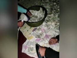 नोएडा में पूर्व आईपीएस अधिकारी के घर पर इनकम टैक्स की सर्च नोएडा में पूर्व आईपीएस अधिकारी के घर पर इनकम टैक्स की सर्च